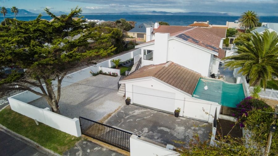 9 Bedroom Property for Sale in Westcliff Western Cape